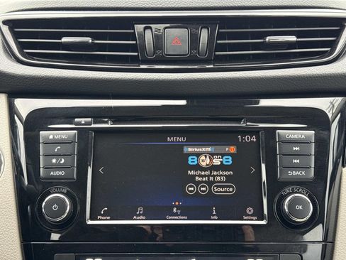 Used 2022 Nissan Rogue Sport SV w/ Technology Package image 9