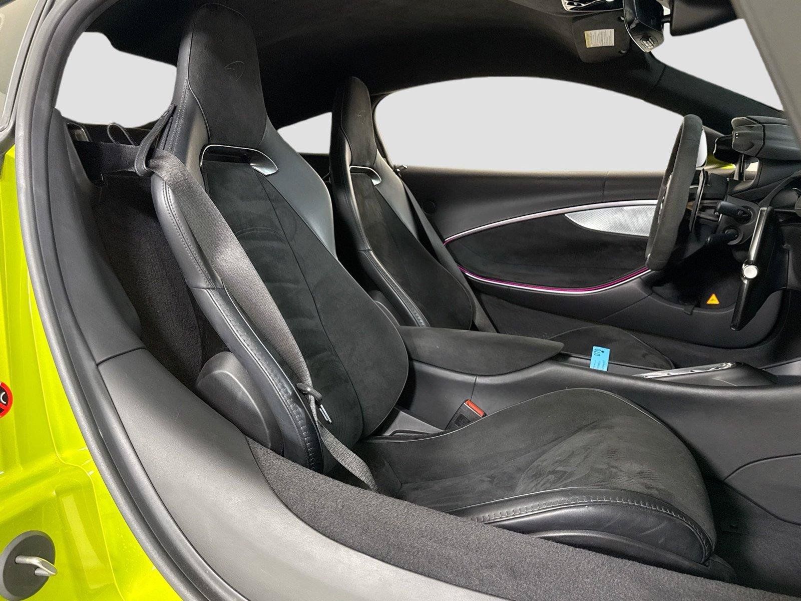 Used 2023 McLaren Artura RWD image 21