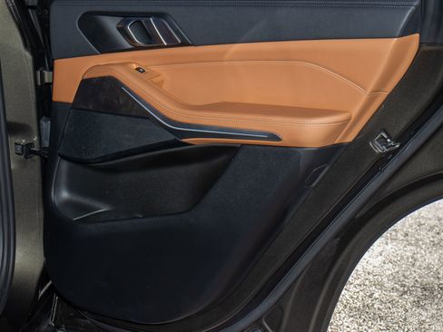 Used 2022 BMW X5 sDrive40i w/ M Sport Package image 14