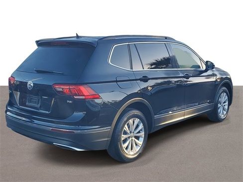 Used 2018 Volkswagen Tiguan SE image 4