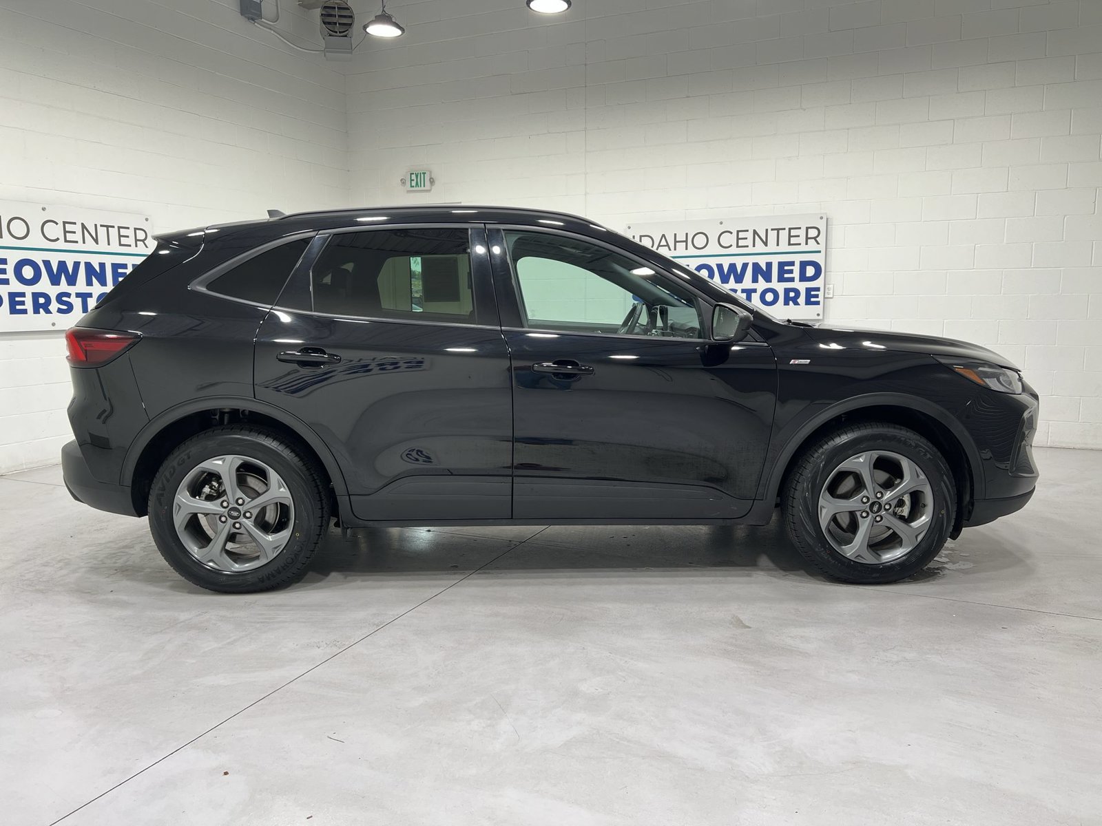 Used 2025 Ford Escape ST-Line AWD/4WD image 9