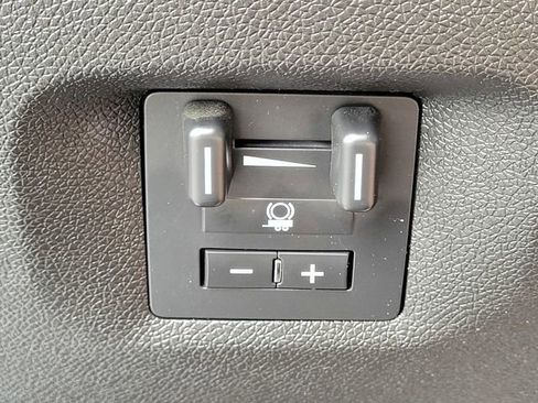 Used 2012 Chevrolet Silverado 2500 LT w/ Interior Plus Package AWD/4WD image 16