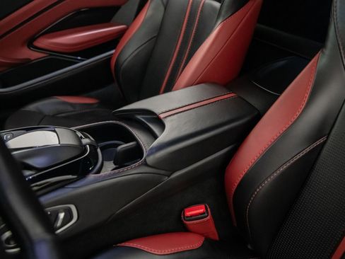 Used 2019 Aston Martin V8 Vantage Coupe RWD image 36