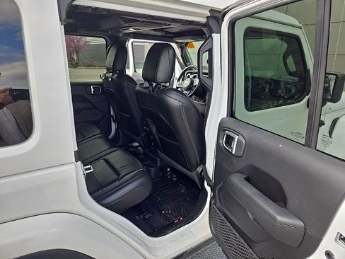 Used 2020 Jeep Wrangler Unlimited Sahara image 19