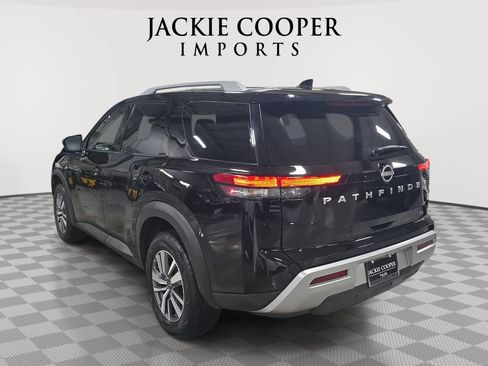 Used 2025 Nissan Pathfinder SL FWD image 7
