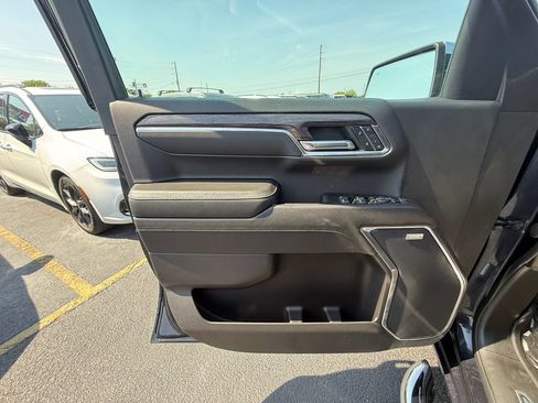 Used 2022 Chevrolet Silverado 1500 LTZ AWD/4WD image 11