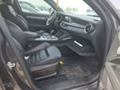 Used 2023 Alfa Romeo Stelvio Veloce image 8