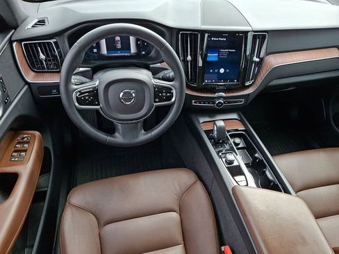 Used 2023 Volvo XC60 B5 Plus w/ Climate Package AWD/4WD image 2