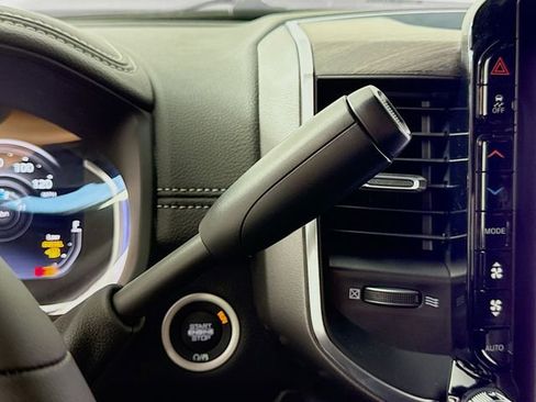 New 2026 RAM 2500 Laramie AWD/4WD image 17