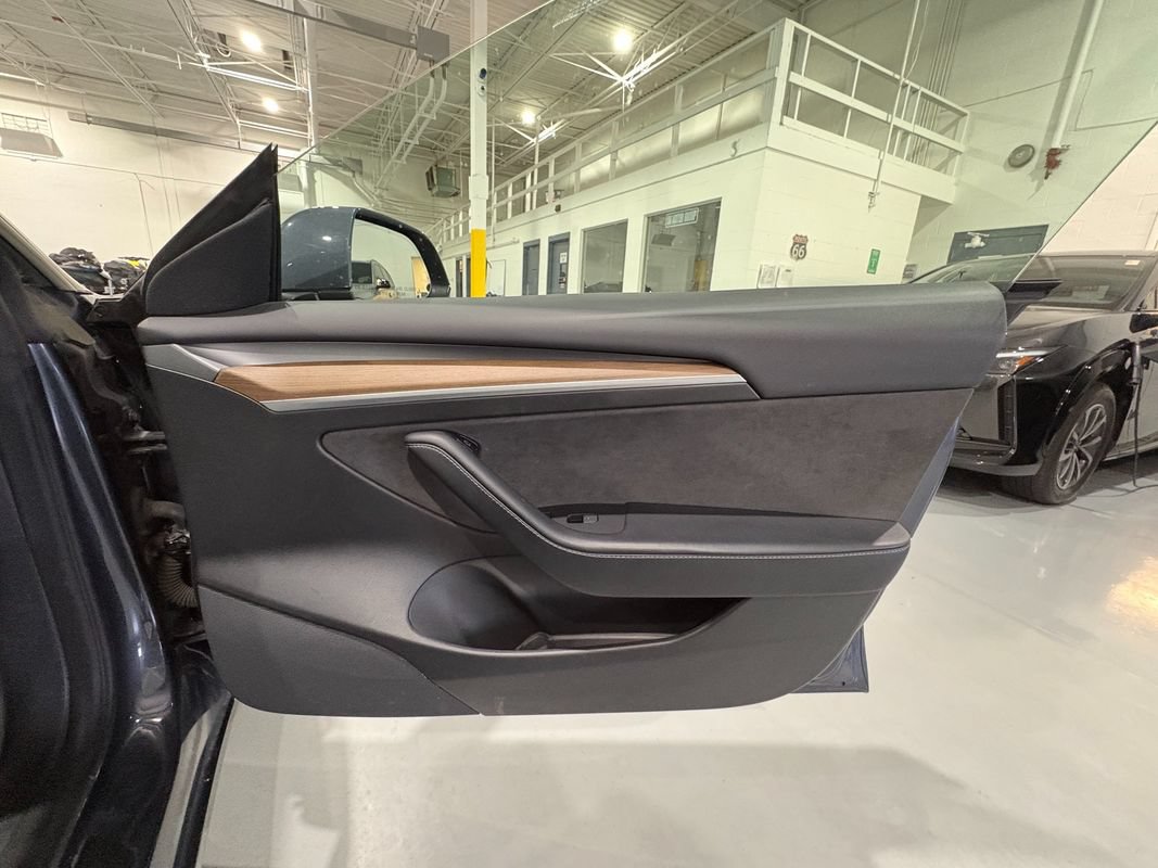 Used 2022 Tesla Model 3 Long Range AWD/4WD image 36