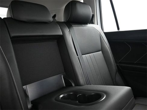 Used 2022 Volkswagen Tiguan SE image 22