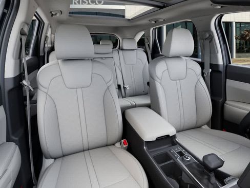 New 2025 Kia Sorento S w/ Panoramic Sunroof Package image 15