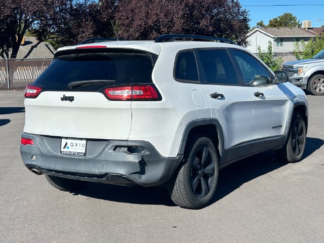 Used 2016 Jeep Cherokee Sport FWD image 3