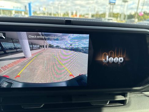 Used 2024 Jeep Gladiator Mojave w/ Convenience Group image 25