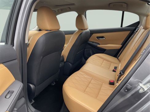 Used 2023 Nissan Sentra SV w/ SV Premium Package image 13