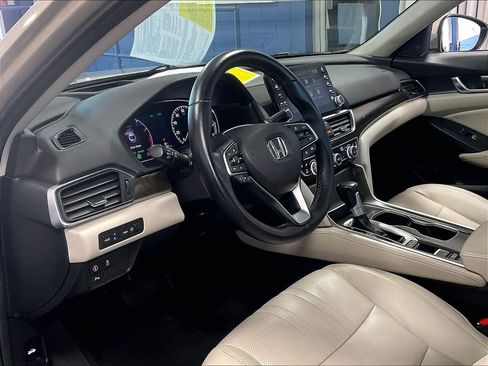 Used 2018 Honda Accord Touring image 8