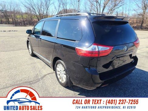 Used 2015 Toyota Sienna XLE w/ XLE Navigation Package image 3