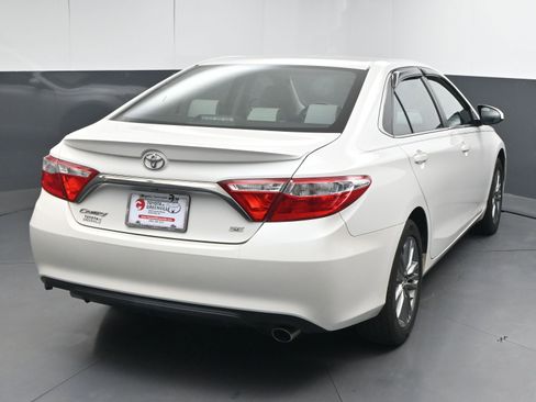 Used 2017 Toyota Camry SE image 8