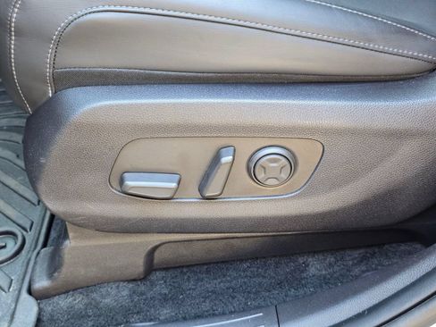 Certified 2025 Kia Carnival SX FWD image 15