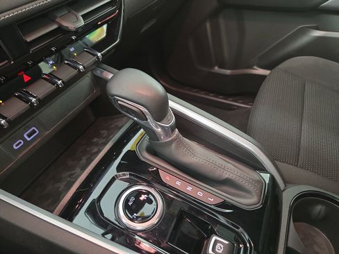 Used 2023 Chevrolet Colorado LT w/ LT Convenience Package image 25