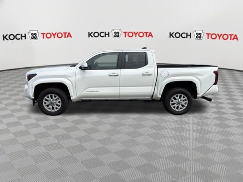 Used 2025 Toyota Tacoma SR5 AWD/4WD image 4