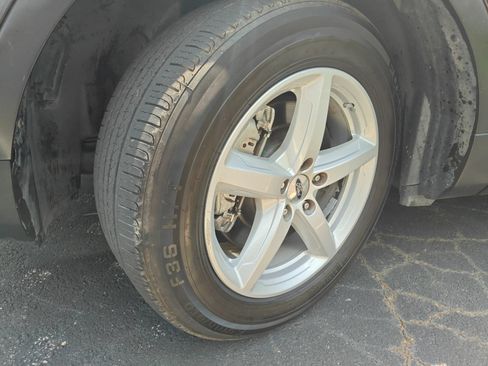 Used 2017 Ford Explorer XLT w/ Equipment Group 202A FWD image 19