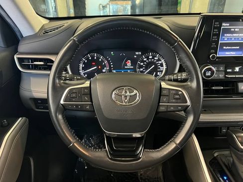 Used 2020 Toyota Highlander XLE FWD image 43