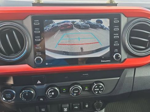 Used 2020 Toyota Tacoma TRD Off-Road AWD/4WD image 23