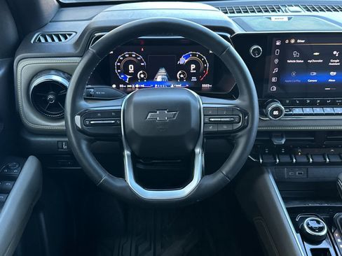 Used 2025 Chevrolet Colorado ZR2 w/ Technology Package AWD/4WD image 14