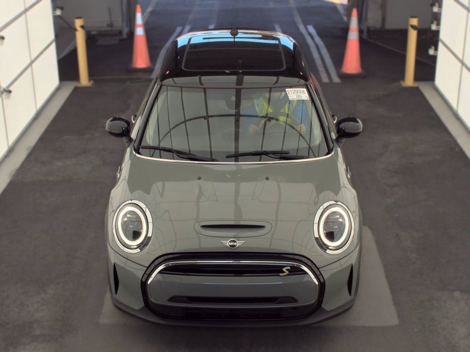 Used 2022 MINI Cooper SE FWD image 2