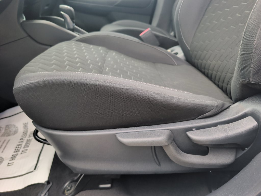 Used 2022 Nissan Kicks S FWD image 9