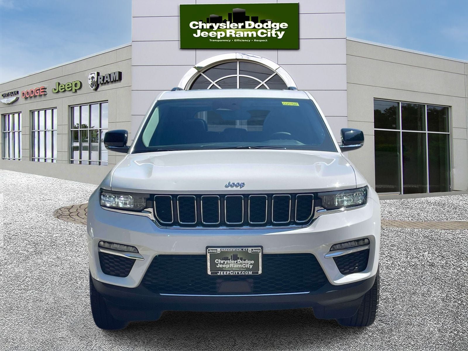 Used 2023 Jeep Grand Cherokee Limited AWD/4WD image 2