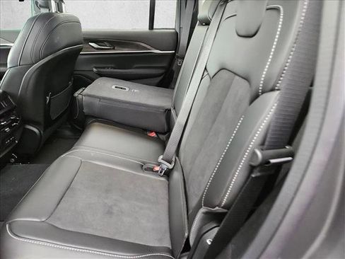 New 2026 Jeep Grand Cherokee Altitude image 10