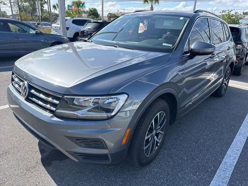 Used 2020 Volkswagen Tiguan SE w/ Panoramic Sunroof Package FWD image 3