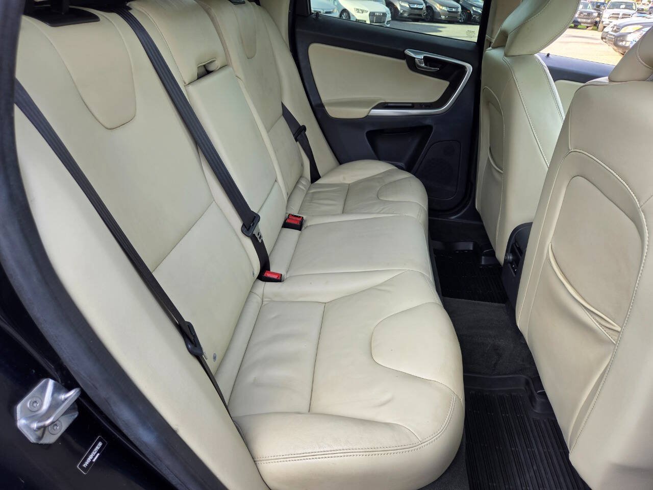 Used 2016 Volvo XC60 T6 Platinum w/ Climate Package AWD/4WD image 31