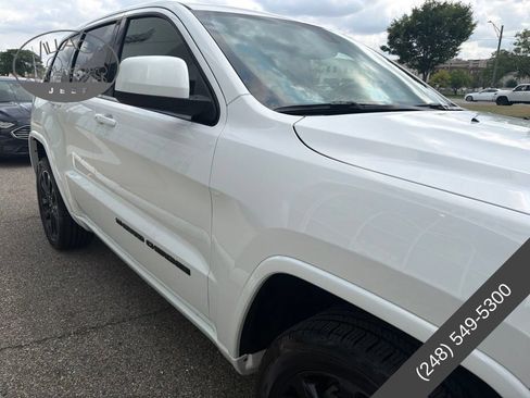 Used 2022 Jeep Grand Cherokee Laredo X AWD/4WD image 7