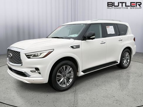 Used 2021 INFINITI QX80 Luxe w/ All-Season Package AWD/4WD image 2