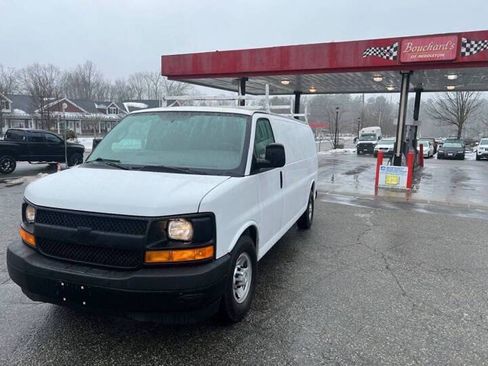 Used 2017 Chevrolet Express 3500 Extended RWD image 1