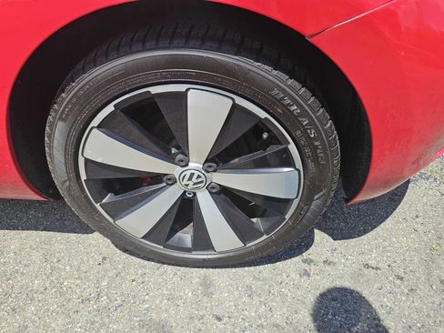 Used 2013 Volkswagen Beetle 2.0T FWD image 21