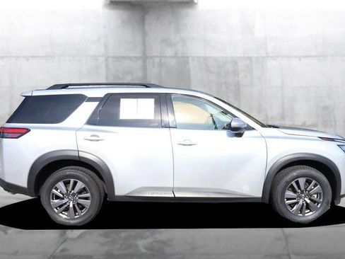 Certified 2025 Nissan Pathfinder SV AWD/4WD image 5
