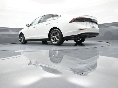 Certified 2023 Honda Accord EX image 32