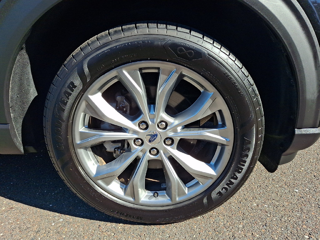 Used 2020 Ford Explorer XLT w/ Equipment Group 202A AWD/4WD image 11