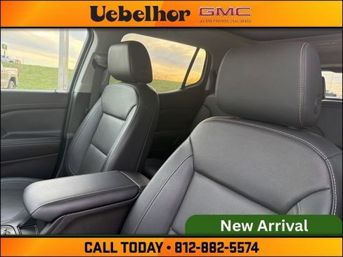 Used 2023 GMC Acadia SLT w/ Preferred Package image 23