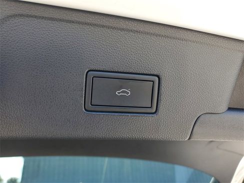 Used 2023 Volkswagen Atlas Cross Sport SE image 30