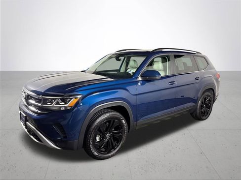 Certified 2023 Volkswagen Atlas SE w/ Panoramic Sunroof Package image 2