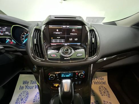 Used 2015 Ford Escape Titanium w/ Equipment Group 301A AWD/4WD image 21