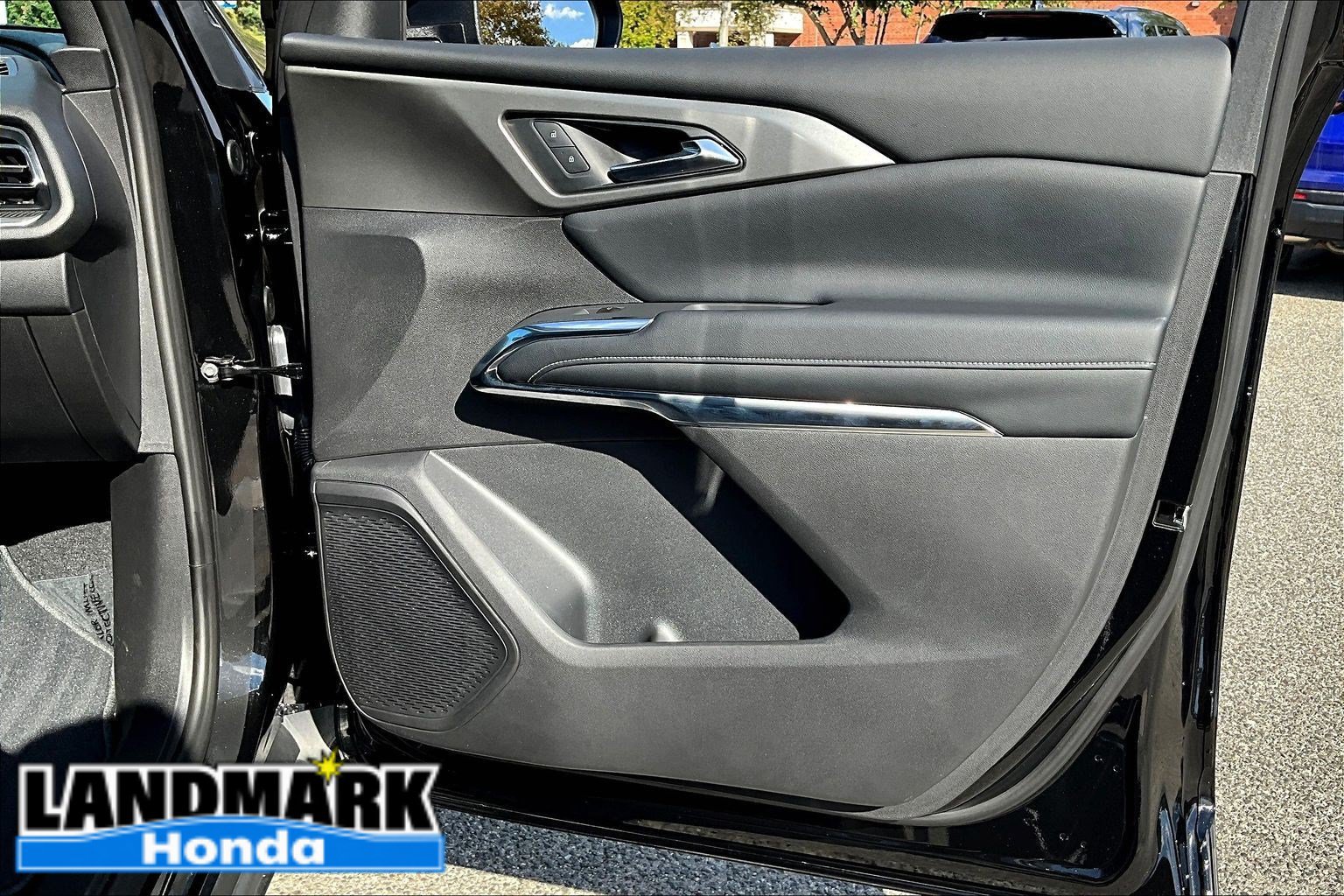 Used 2026 Chevrolet Traverse LT w/ Midnight/Sport Edition FWD image 18