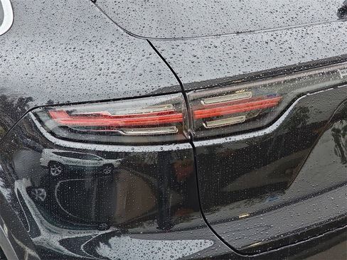 Used 2022 Porsche Cayenne image 39