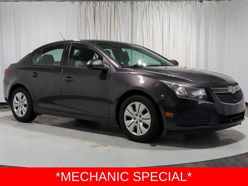 Used 2014 Chevrolet Cruze LS image 2