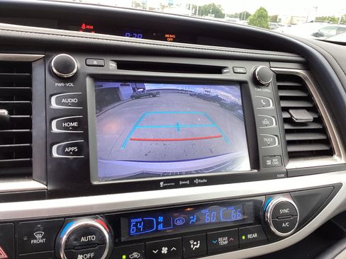 Used 2019 Toyota Highlander XLE FWD image 20